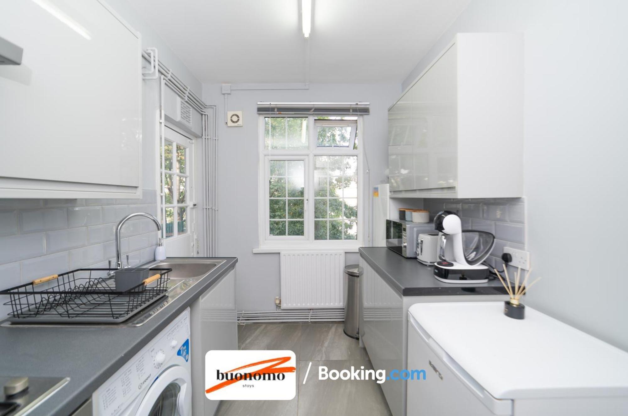 Two Bedroom Apartment By Buonomo Stays Short Lets & Serviced Accommodation With Balcony لندن المظهر الخارجي الصورة