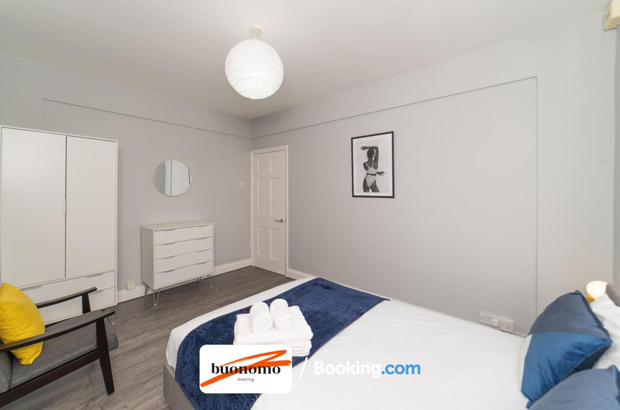 Two Bedroom Apartment By Buonomo Stays Short Lets & Serviced Accommodation With Balcony لندن المظهر الخارجي الصورة